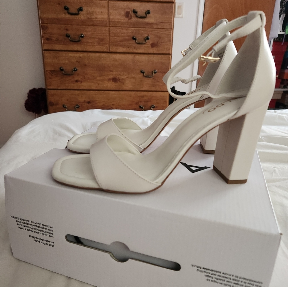 Aldo square toe Enaegyn block heel sandals, white leather, new size 8